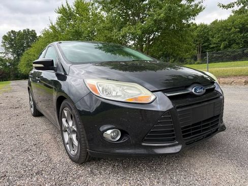 Used 2014 Ford Focus SE w/ Equipment Group 201A FWD image 6