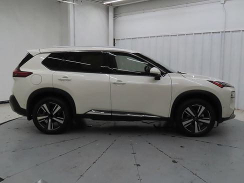 Used 2023 Nissan Rogue Platinum FWD image 2