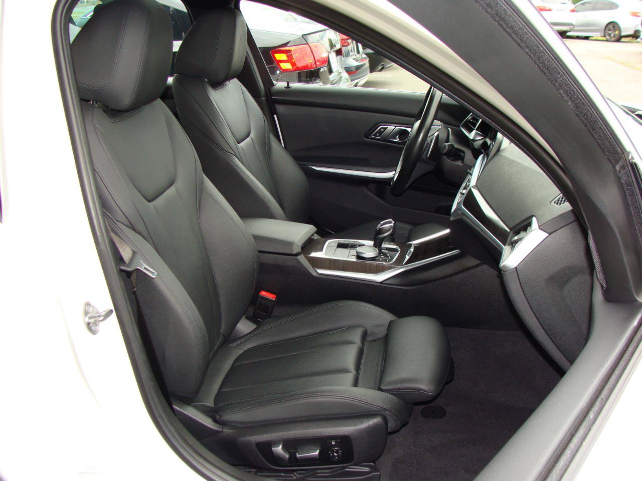 Used 2019 BMW 330i xDrive Sedan AWD/4WD image 11