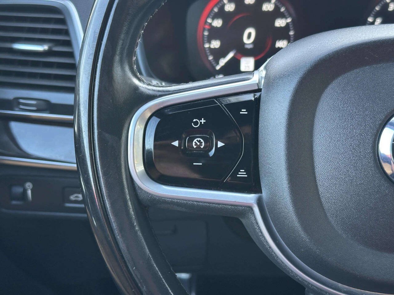 Used 2017 Volvo XC90 T6 Momentum w/ Vision Package AWD/4WD image 30