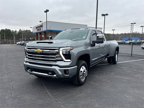 Used 2026 Chevrolet Silverado 3500 High Country w/ Technology Package image 2