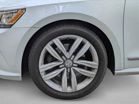 Used 2017 Volkswagen Passat 1.8T SE FWD image 14