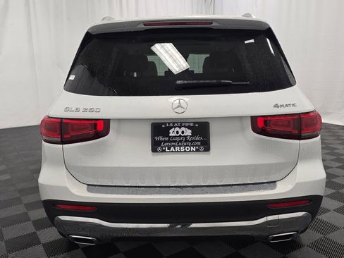 Used 2023 Mercedes-Benz GLB 250 4MATIC w/ Premium Package image 5