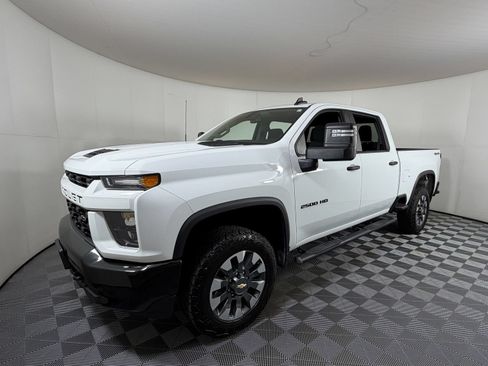 Used 2022 Chevrolet Silverado 2500 Custom w/ Custom Value Package AWD/4WD image 2