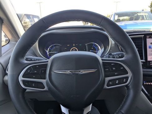 Certified 2024 Chrysler Pacifica Select image 25