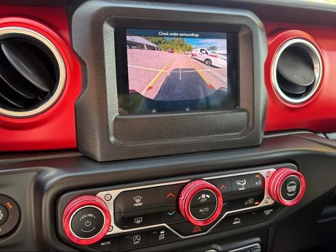 Used 2020 Jeep Gladiator Rubicon AWD/4WD image 10