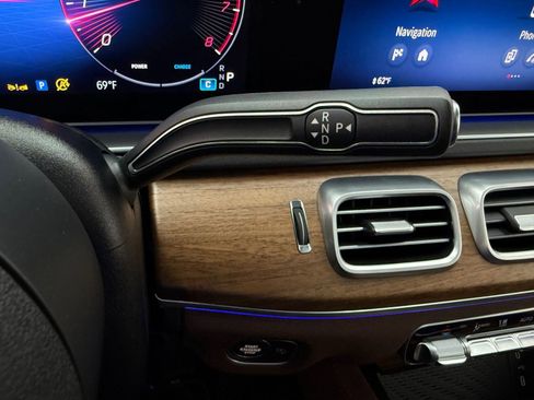 Used 2025 Mercedes-Benz GLS 450 4MATIC image 16