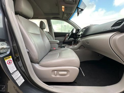 Used 2013 Toyota Highlander Limited AWD/4WD image 22