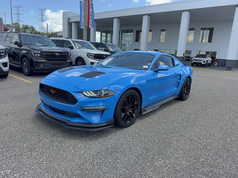 Used 2022 Ford Mustang Coupe RWD image 2