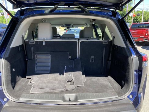 Used 2022 Nissan Pathfinder SV AWD/4WD image 7