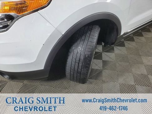 Used 2015 Ford Explorer XLT w/ Equipment Group 202B AWD/4WD image 32