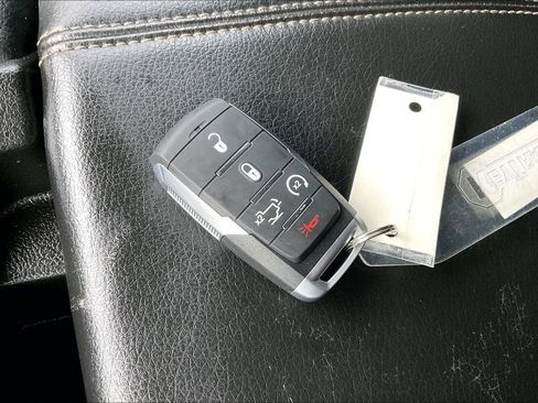 Used 2019 RAM 1500 Laramie AWD/4WD image 36
