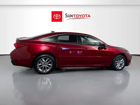 Used 2019 Toyota Avalon XLE image 2