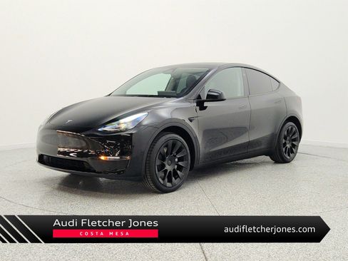 Used 2024 Tesla Model Y Long Range AWD/4WD image 1