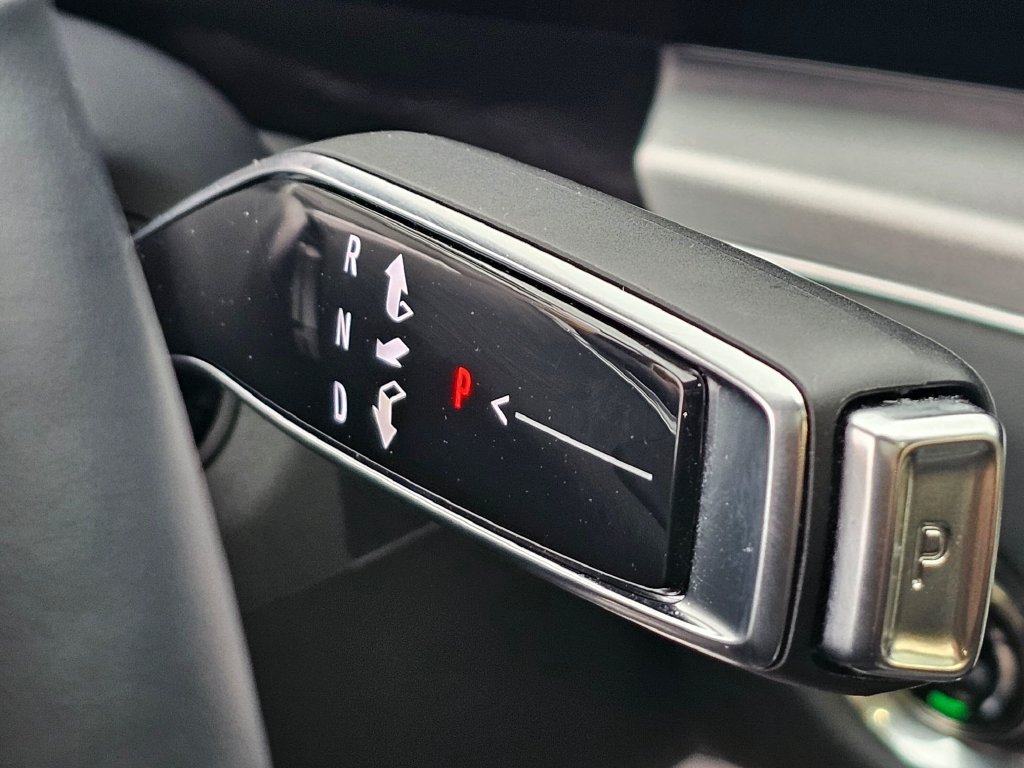 Certified 2024 Cadillac Lyriq Luxury AWD/4WD image 25