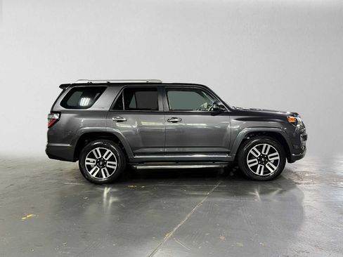 Used 2018 Toyota 4Runner Limited AWD/4WD image 2