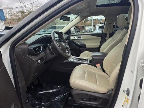 Used 2022 Ford Explorer Platinum w/ Equipment Group 601A image 13