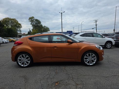 Used 2013 Hyundai Veloster w/ Style Pkg image 7