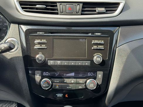 Used 2014 Nissan Rogue SV AWD/4WD image 18