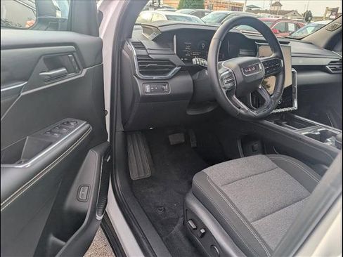 Used 2025 GMC Acadia Elevation image 6