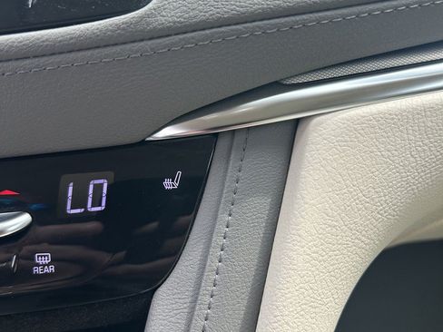 Used 2017 Cadillac XT5 Luxury w/ Driver Awareness Package AWD/4WD image 31