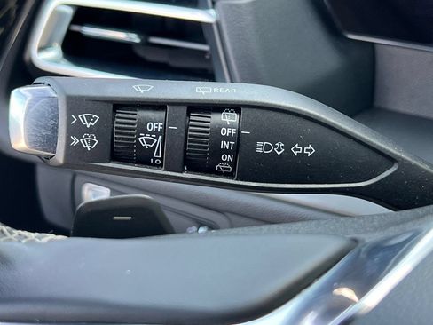 Used 2025 Chevrolet Traverse LT FWD image 35