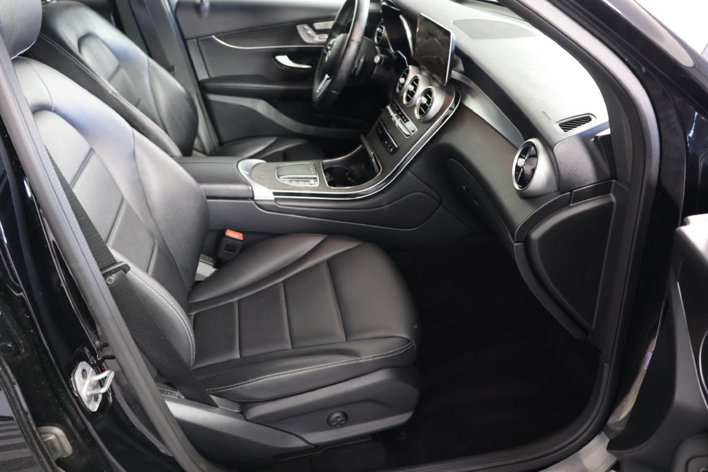 Used 2022 Mercedes-Benz GLC 300 4MATIC w/ Premium Package Lite image 24
