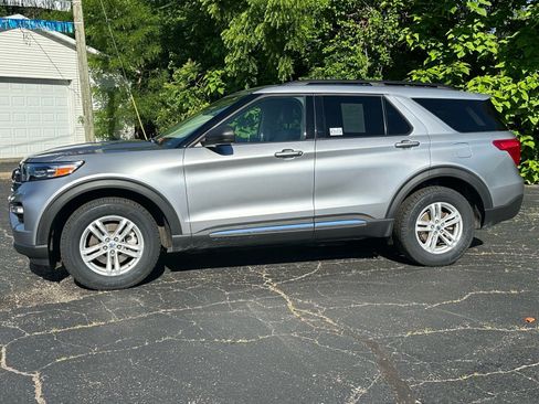 Certified 2023 Ford Explorer XLT w/ Equipment Group 202A AWD/4WD image 4