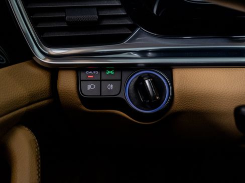 Used 2022 Porsche Panamera 4 Platinum Edition image 48