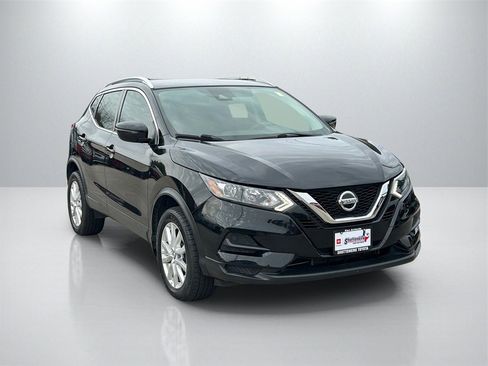 Used 2020 Nissan Rogue Sport SV image 3