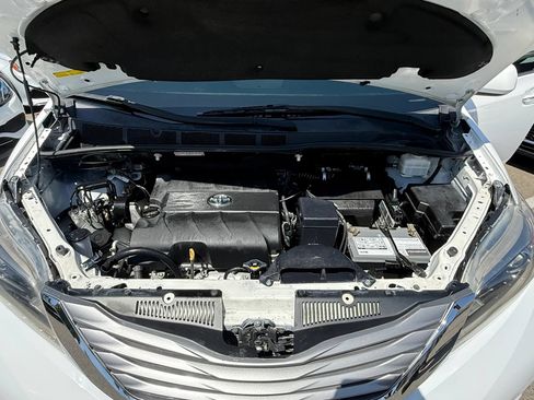 Used 2016 Toyota Sienna SE w/ SE Preferred Package FWD image 36