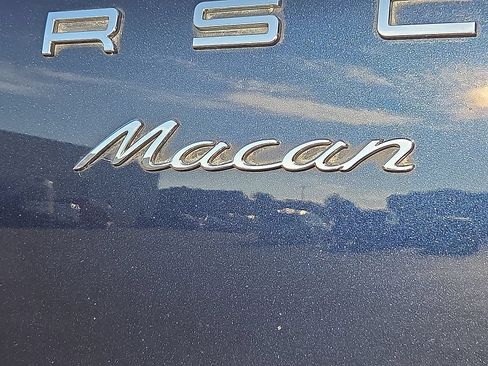 Used 2018 Porsche Macan AWD/4WD image 9
