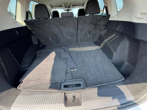 Used 2025 Nissan Rogue SV FWD image 33