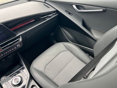 Certified 2025 Kia Niro Wind w/ Wind Preserve Package FWD image 15