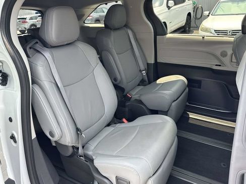 Used 2024 Toyota Sienna Limited AWD/4WD image 20