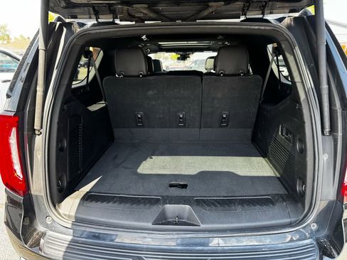 Used 2023 GMC Yukon XL SLT w/ SLT Premium Package AWD/4WD image 18