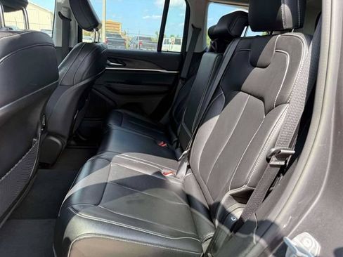Used 2023 Jeep Grand Cherokee Limited AWD/4WD image 13