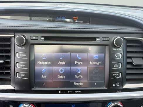 Used 2016 Toyota Highlander XLE AWD/4WD image 17