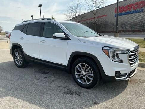 Used 2024 GMC Terrain SLT image 2
