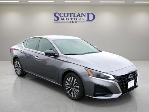 Used 2024 Nissan Altima 2.5 SV image 4