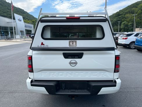Used 2022 Nissan Frontier SV AWD/4WD image 10