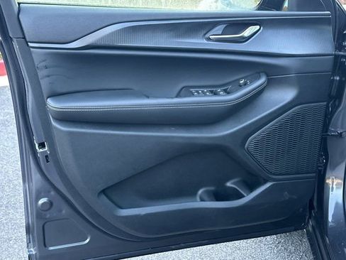 New 2025 Jeep Grand Cherokee Altitude image 10