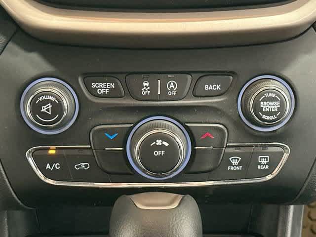 Used 2016 Jeep Cherokee Latitude w/ Cold Weather Group AWD/4WD image 13