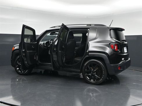 Used 2017 Jeep Renegade Altitude FWD image 28