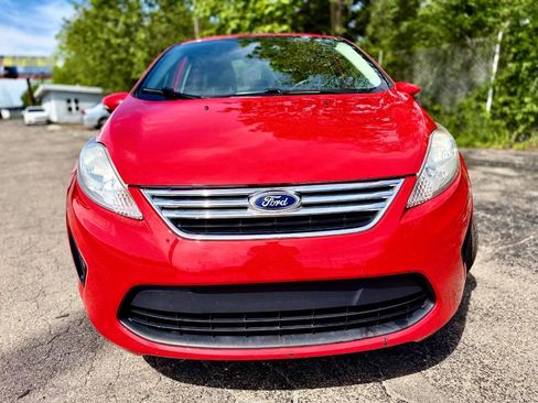 Used 2013 Ford Fiesta SE FWD image 8