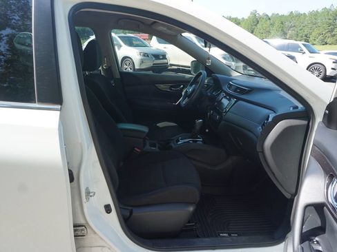 Used 2019 Nissan Rogue S w/ Special Edition Package FWD image 13
