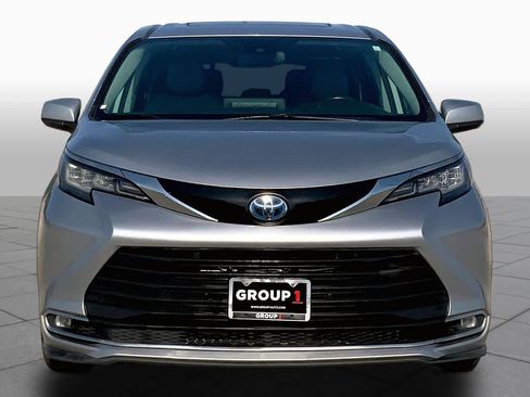 Used 2022 Toyota Sienna XLE FWD image 4