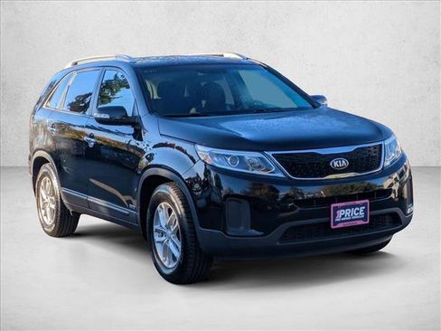 Used 2014 Kia Sorento LX image 3