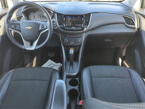 Used 2022 Chevrolet Trax LT w/ Sport Edition image 17