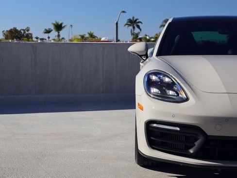 Certified 2022 Porsche Panamera Platinum Edition image 12